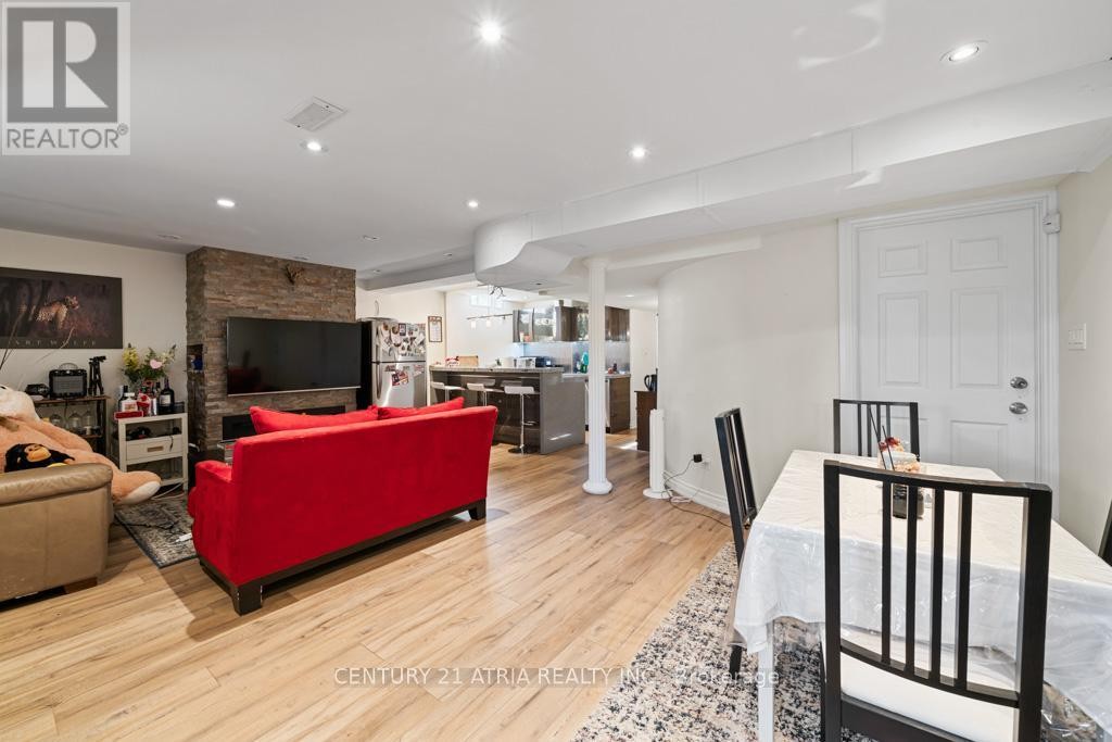 












33 AUTUMN WAY

,
Aurora (Aurora Heights),




Ontario
L4G4P2

