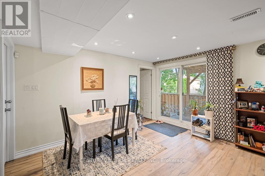 












33 AUTUMN WAY

,
Aurora (Aurora Heights),




Ontario
L4G4P2

