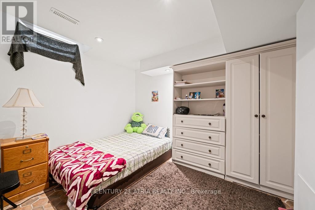 












33 AUTUMN WAY

,
Aurora (Aurora Heights),




Ontario
L4G4P2

