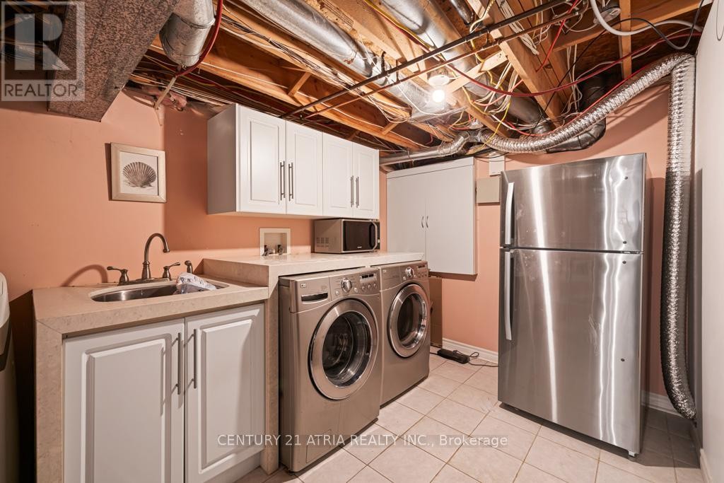 












33 AUTUMN WAY

,
Aurora (Aurora Heights),




Ontario
L4G4P2

