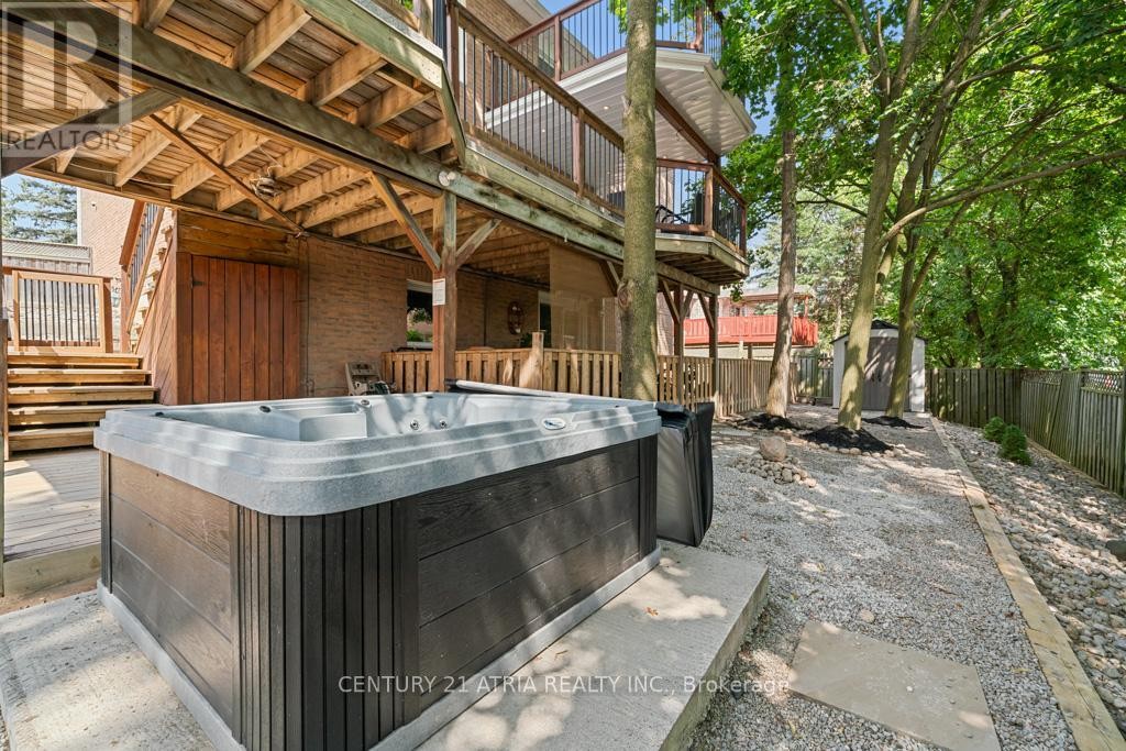 












33 AUTUMN WAY

,
Aurora (Aurora Heights),




Ontario
L4G4P2

