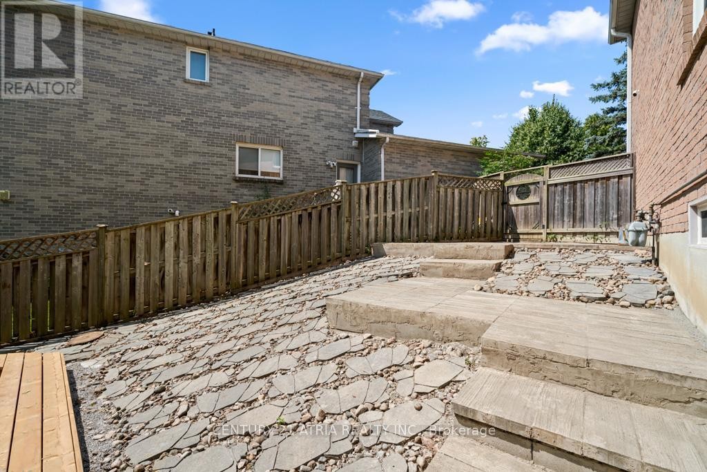 












33 AUTUMN WAY

,
Aurora (Aurora Heights),




Ontario
L4G4P2

