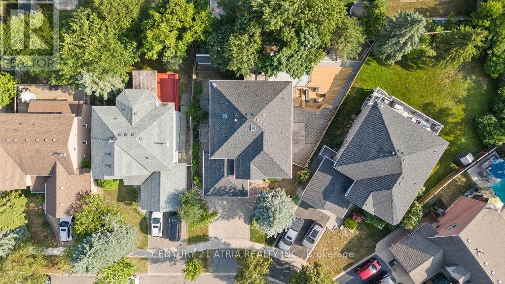 












33 AUTUMN WAY

,
Aurora (Aurora Heights),




Ontario
L4G4P2

