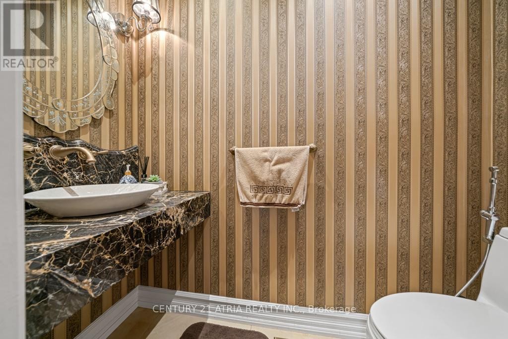 












33 AUTUMN WAY

,
Aurora (Aurora Heights),




Ontario
L4G4P2

