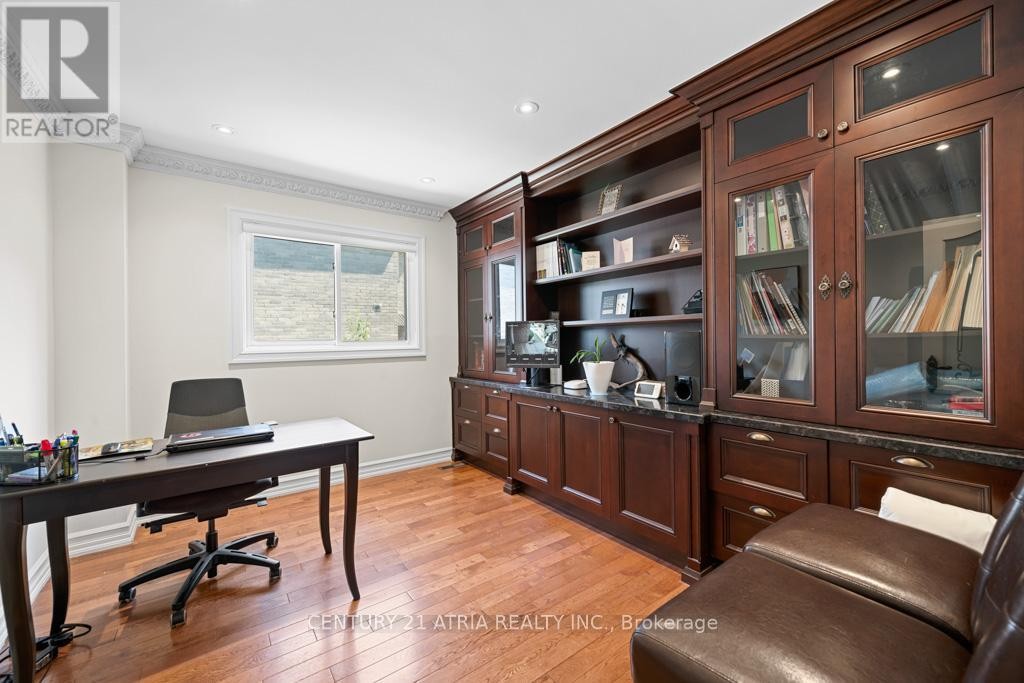 












33 AUTUMN WAY

,
Aurora (Aurora Heights),




Ontario
L4G4P2

