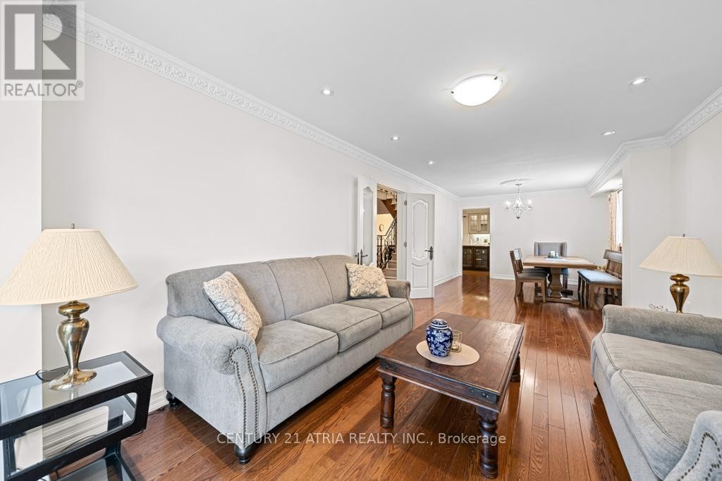 












33 AUTUMN WAY

,
Aurora (Aurora Heights),




Ontario
L4G4P2

