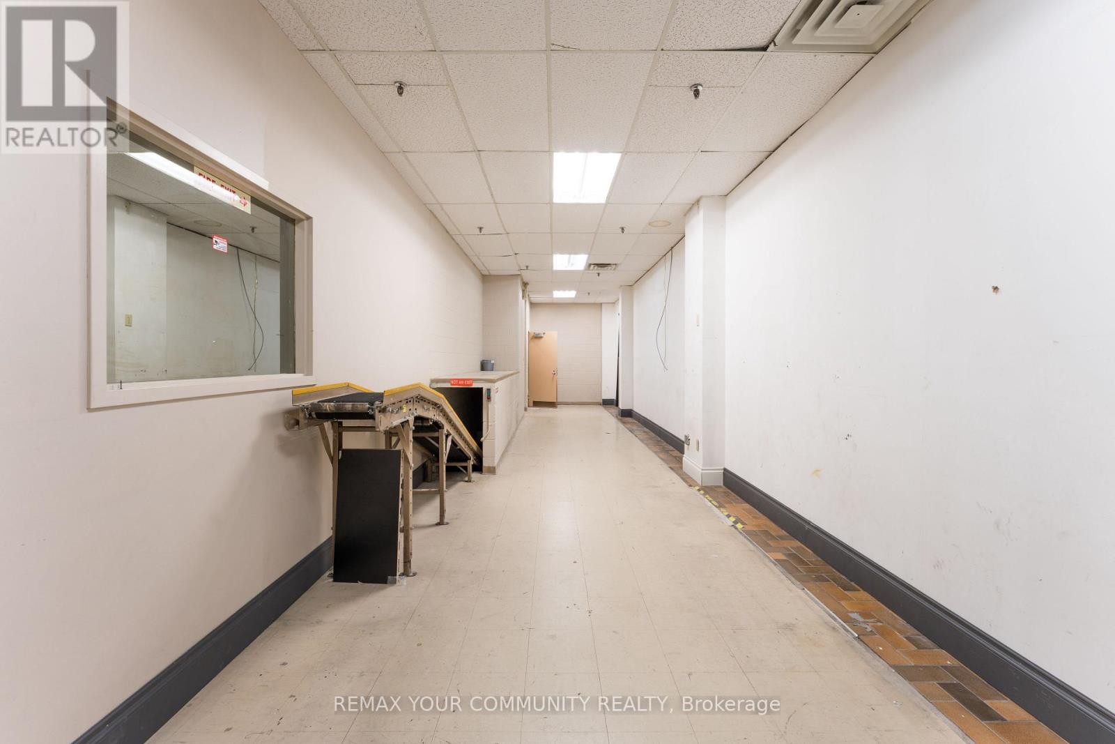 












203 - 9737 YONGE STREET

,
Richmond Hill (Harding),




Ontario
L4C8S7

