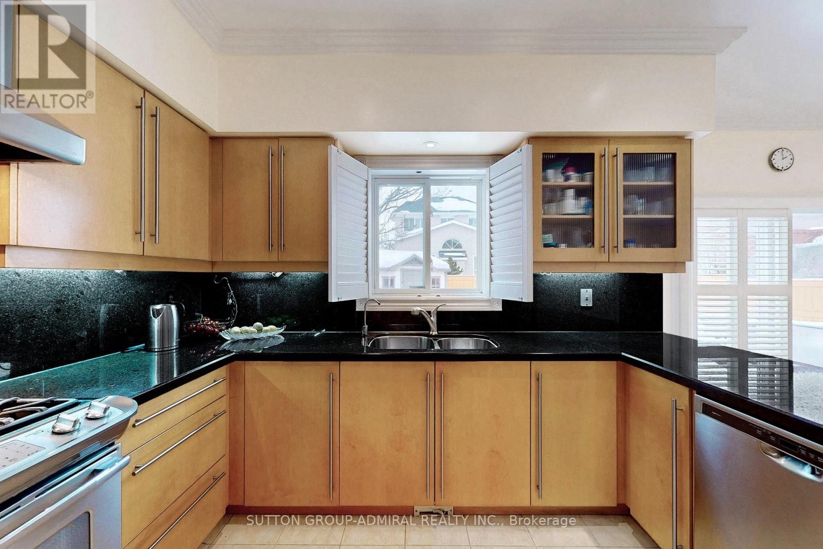 












66 TUSCANA BOULEVARD

,
Vaughan (Patterson),




Ontario
L4K5J5

