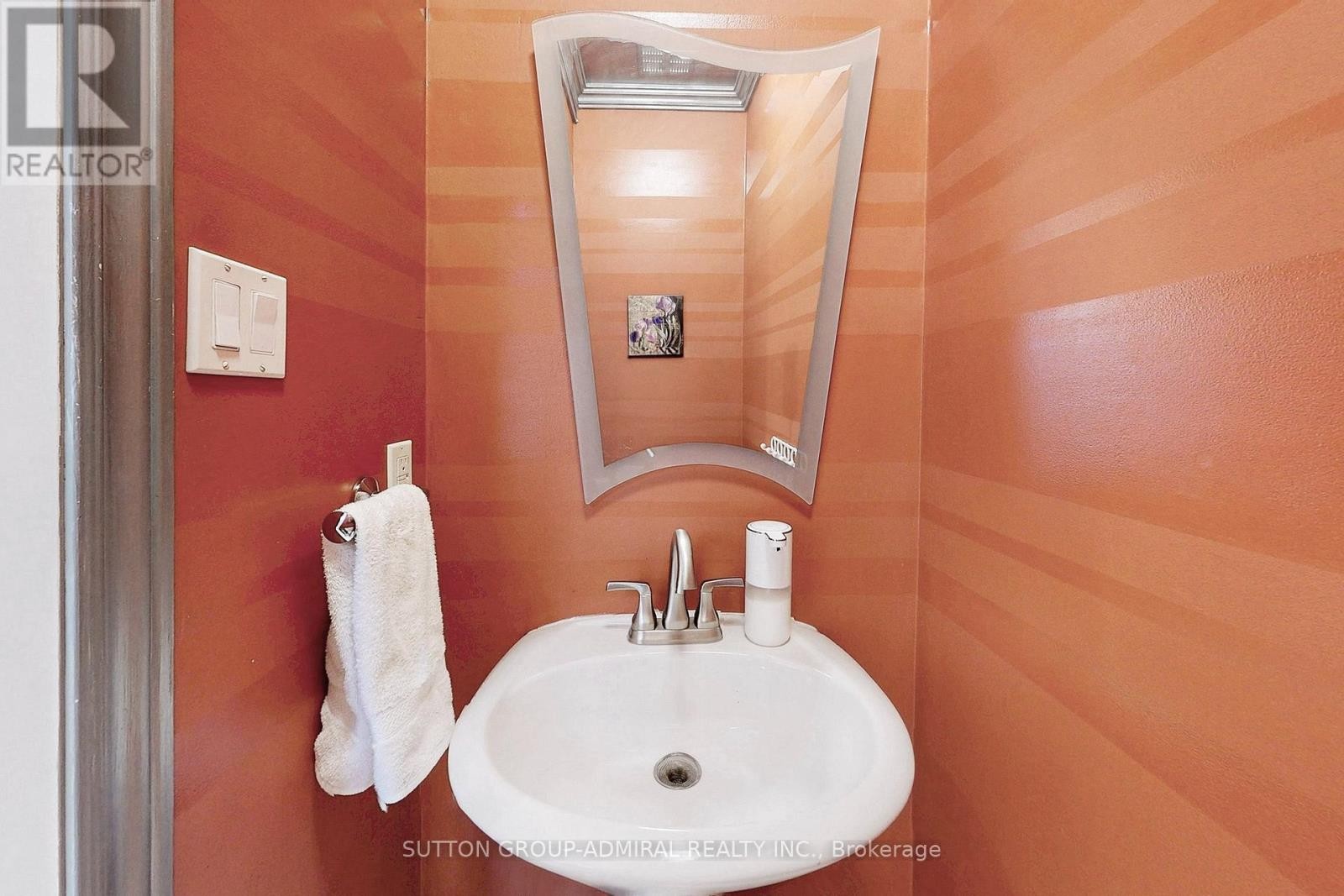 












66 TUSCANA BOULEVARD

,
Vaughan (Patterson),




Ontario
L4K5J5

