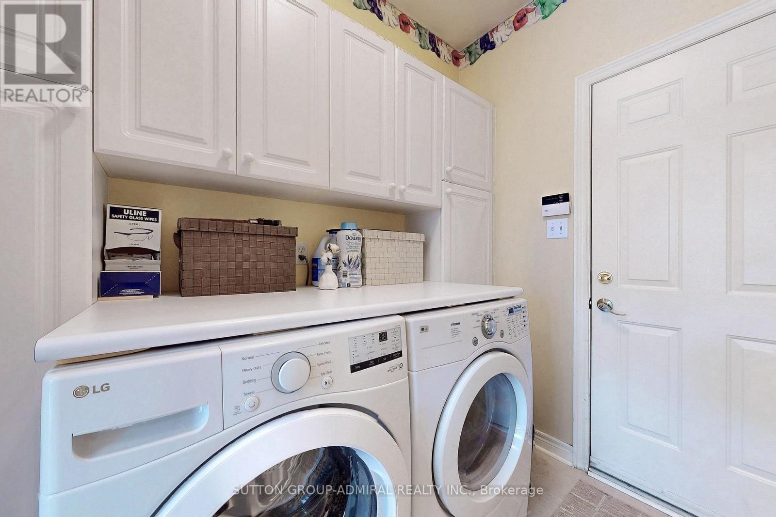 












66 TUSCANA BOULEVARD

,
Vaughan (Patterson),




Ontario
L4K5J5

