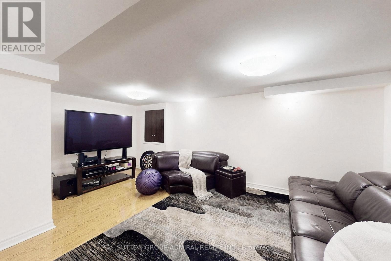 












66 TUSCANA BOULEVARD

,
Vaughan (Patterson),




Ontario
L4K5J5

