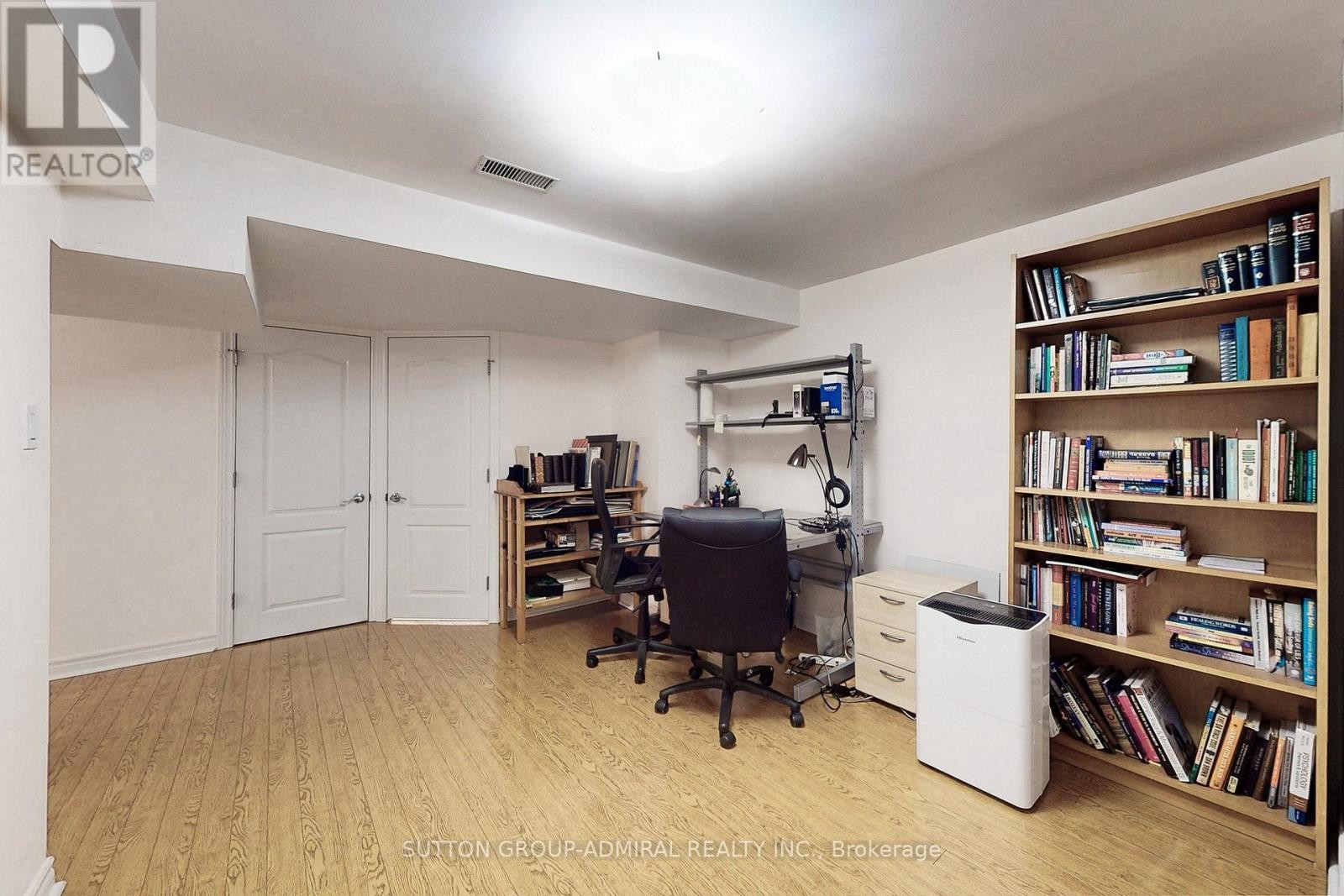 












66 TUSCANA BOULEVARD

,
Vaughan (Patterson),




Ontario
L4K5J5

