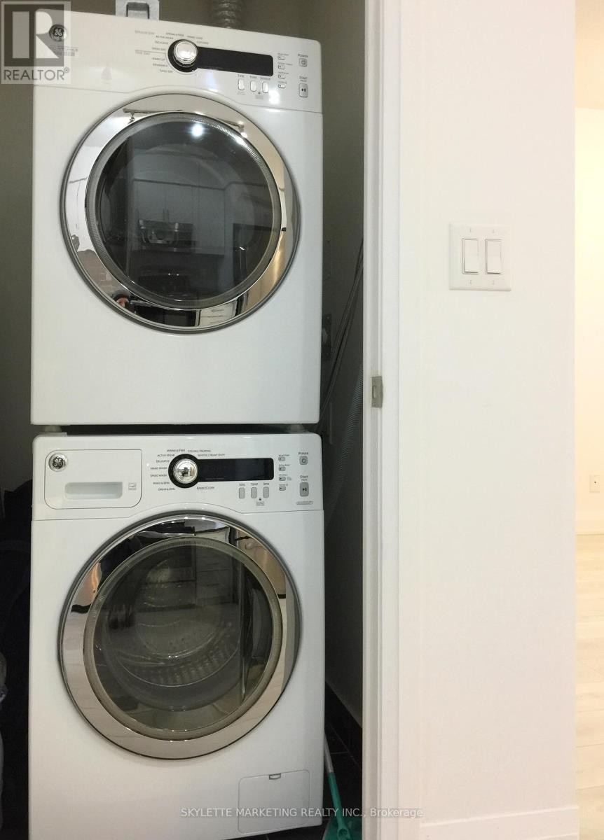 












#1427 - 7161 YONGE STREET

,
Markham (Thornhill),




Ontario
L3T0C8

