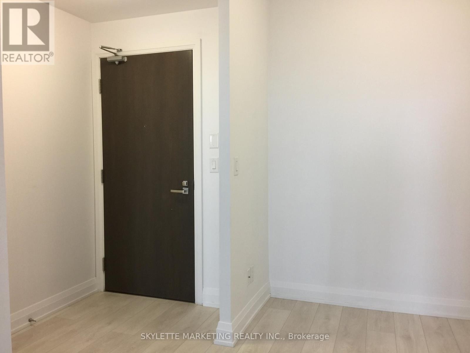 












#1427 - 7161 YONGE STREET

,
Markham (Thornhill),




Ontario
L3T0C8

