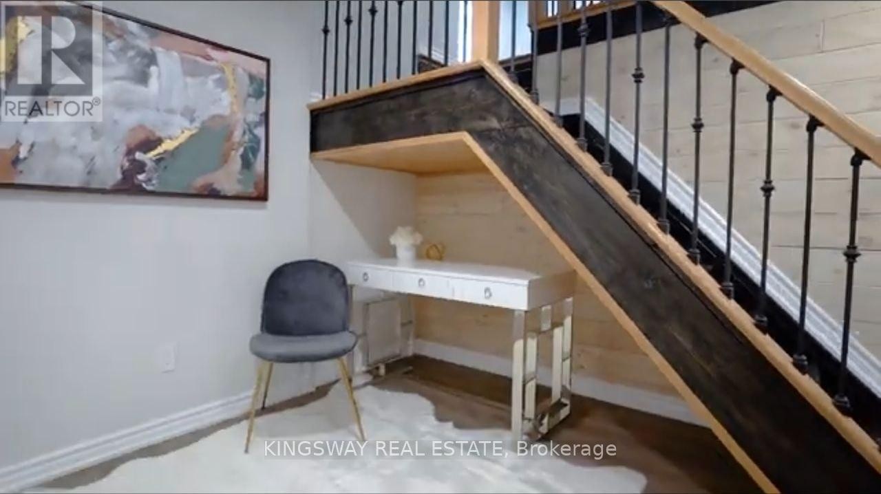 












2-945 VANCE CRESCENT

,
Innisfil (Alcona),




Ontario
L9S1V5

