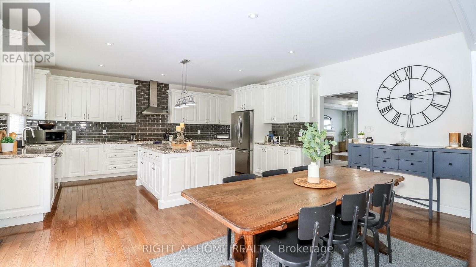 












769 FREEMONT COURT

,
Innisfil (Alcona),




Ontario
L9S0K4

