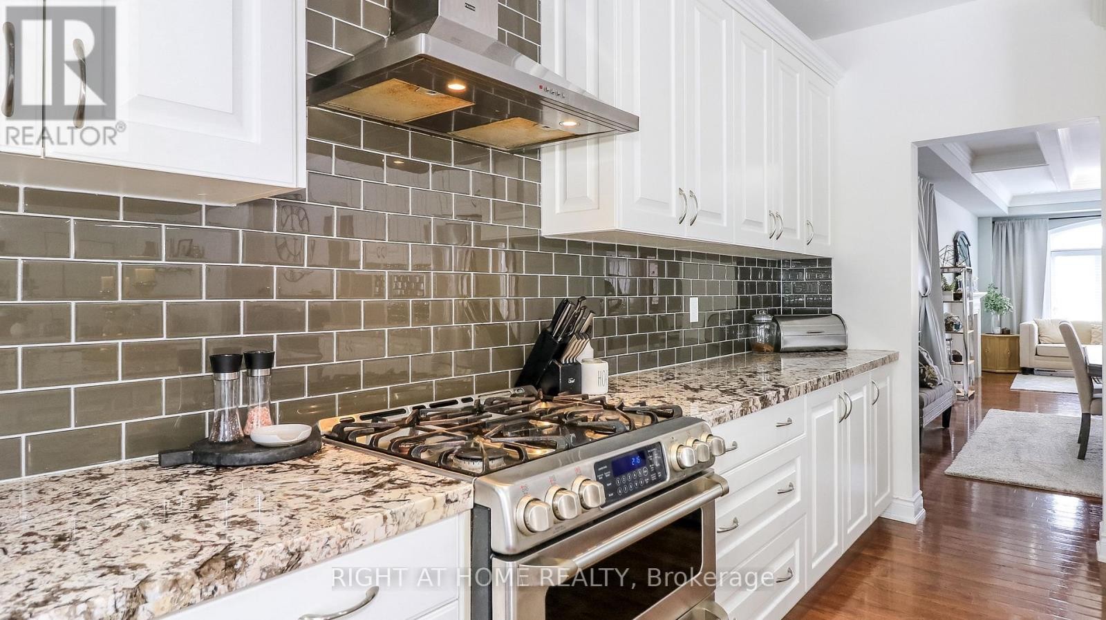 












769 FREEMONT COURT

,
Innisfil (Alcona),




Ontario
L9S0K4

