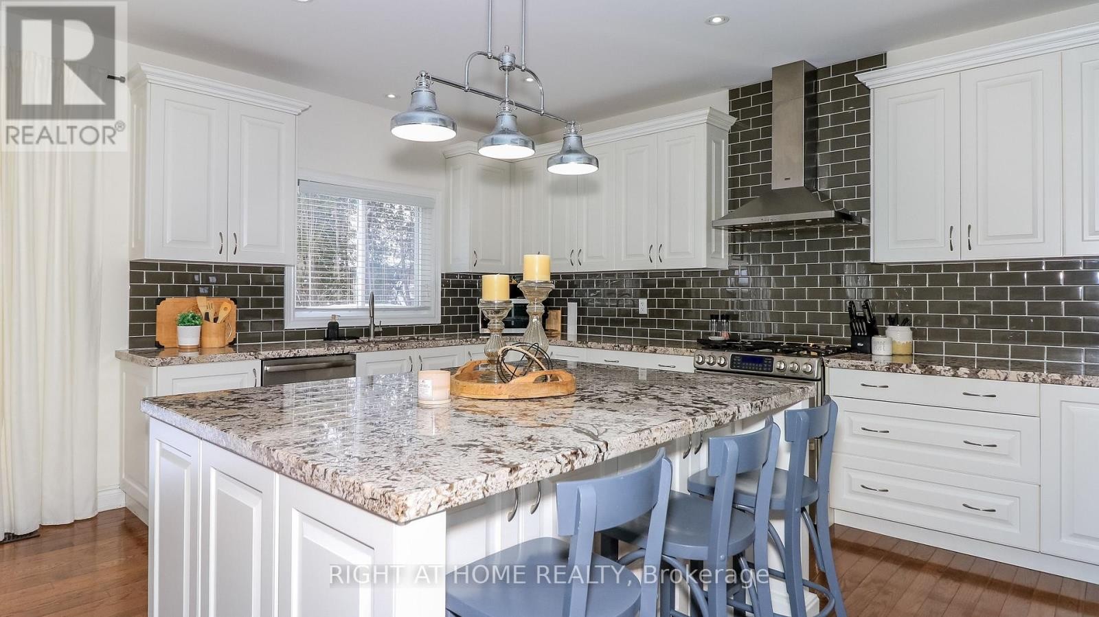 












769 FREEMONT COURT

,
Innisfil (Alcona),




Ontario
L9S0K4

