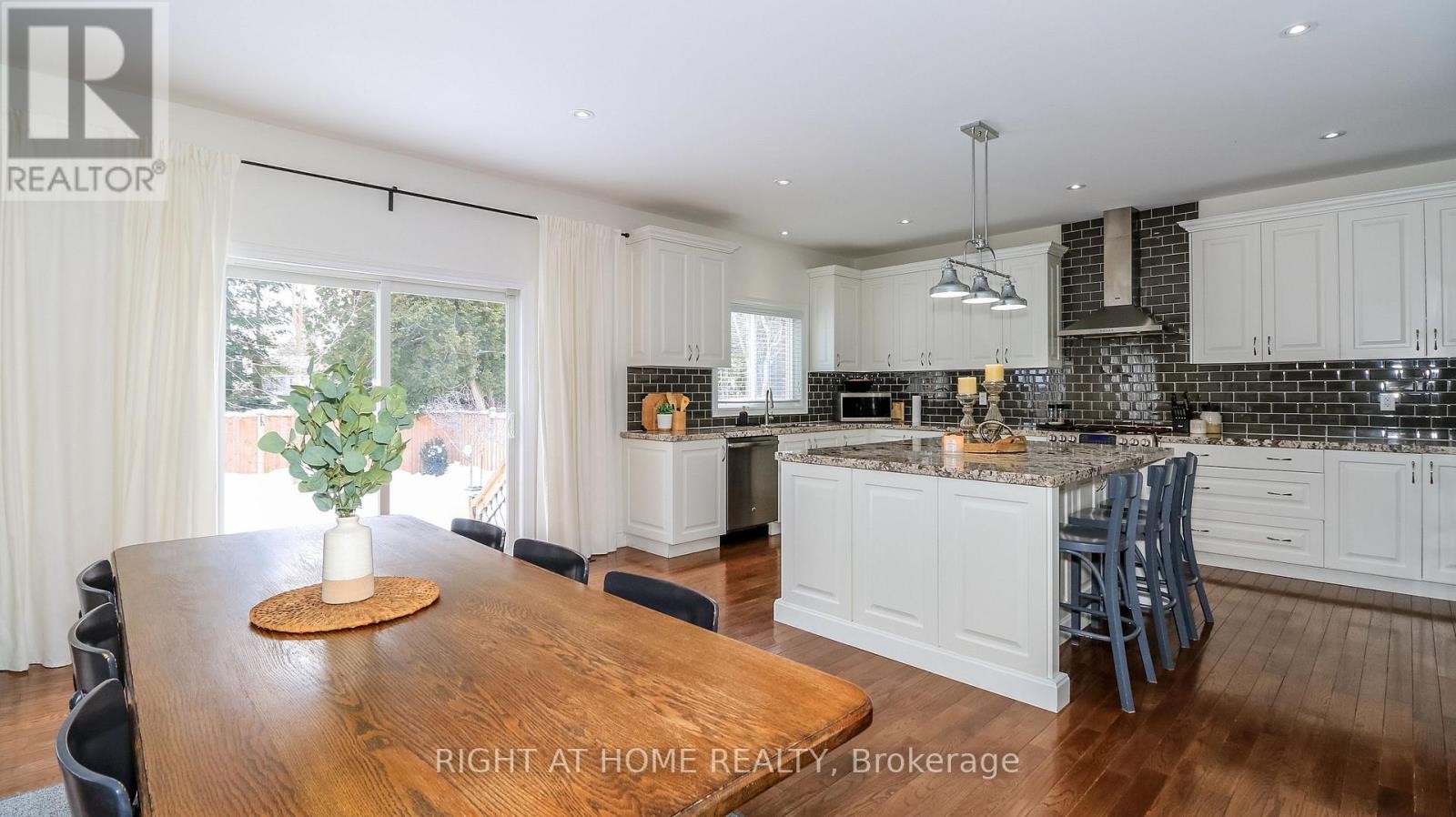 












769 FREEMONT COURT

,
Innisfil (Alcona),




Ontario
L9S0K4

