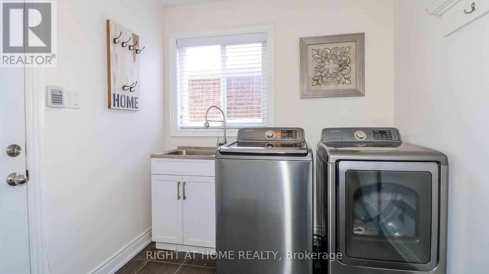 












769 FREEMONT COURT

,
Innisfil (Alcona),




Ontario
L9S0K4

