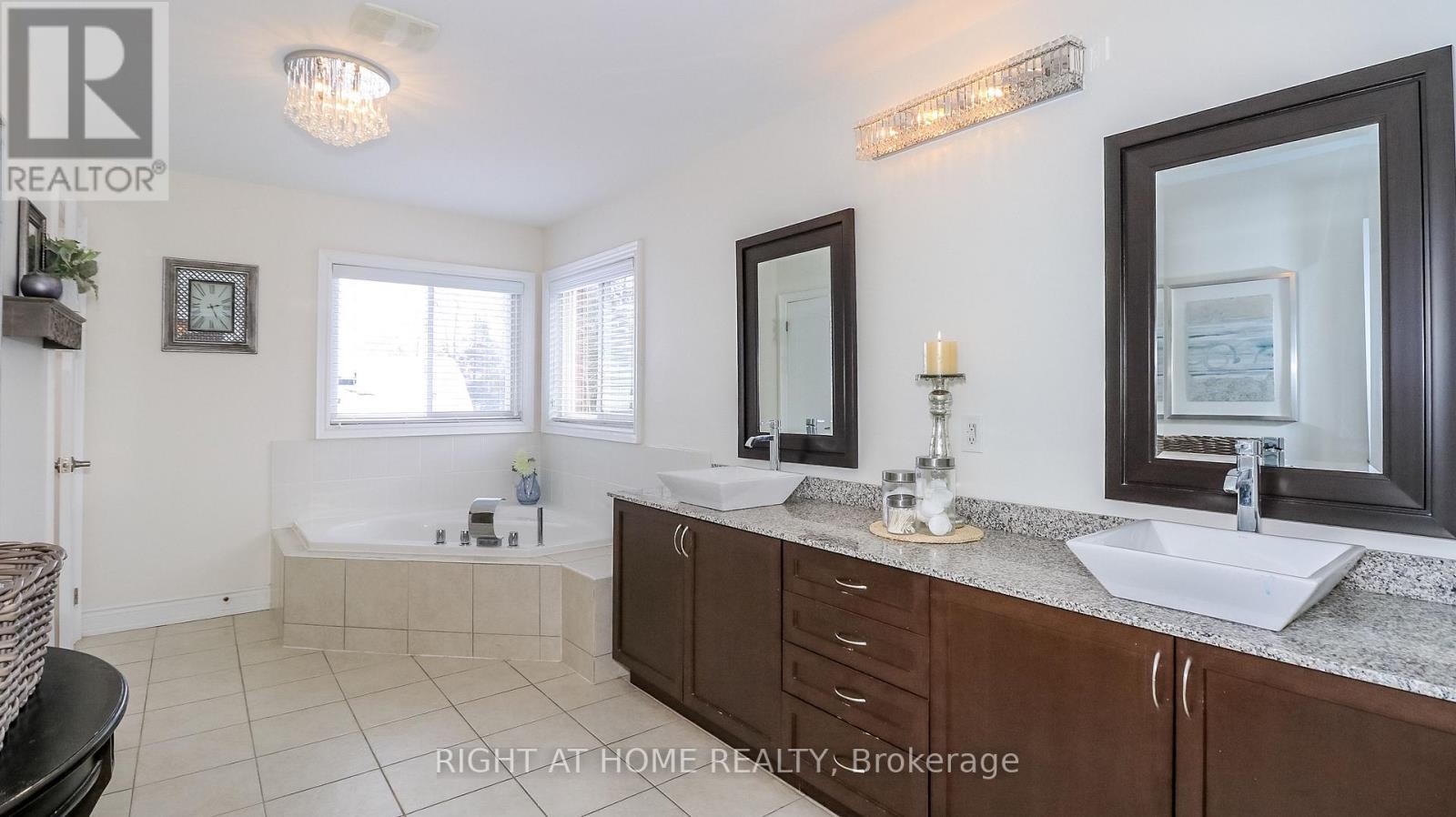 












769 FREEMONT COURT

,
Innisfil (Alcona),




Ontario
L9S0K4

