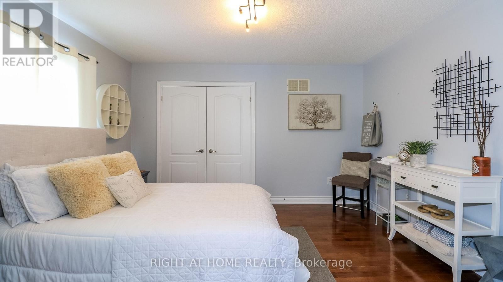 












769 FREEMONT COURT

,
Innisfil (Alcona),




Ontario
L9S0K4

