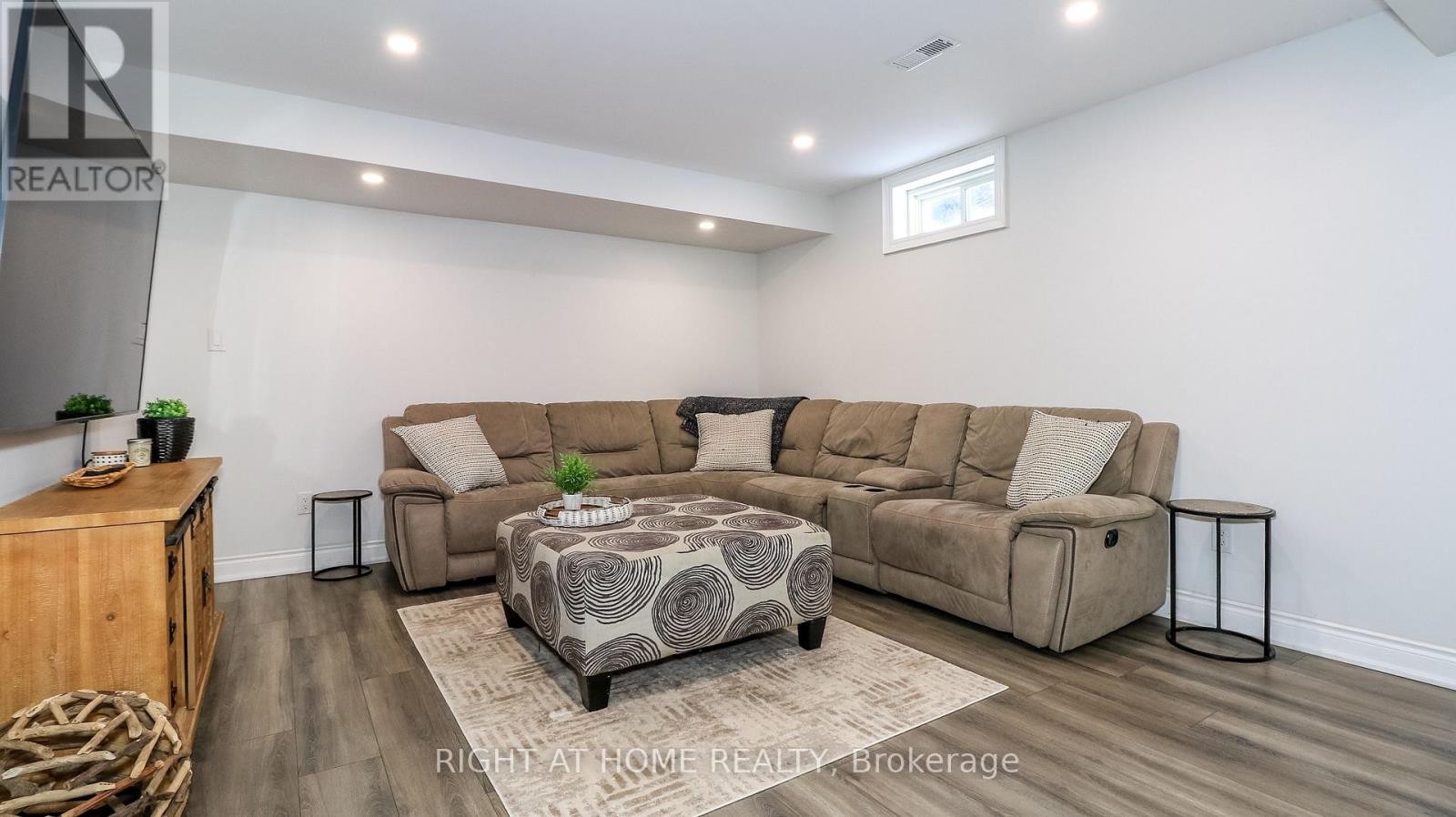 












769 FREEMONT COURT

,
Innisfil (Alcona),




Ontario
L9S0K4

