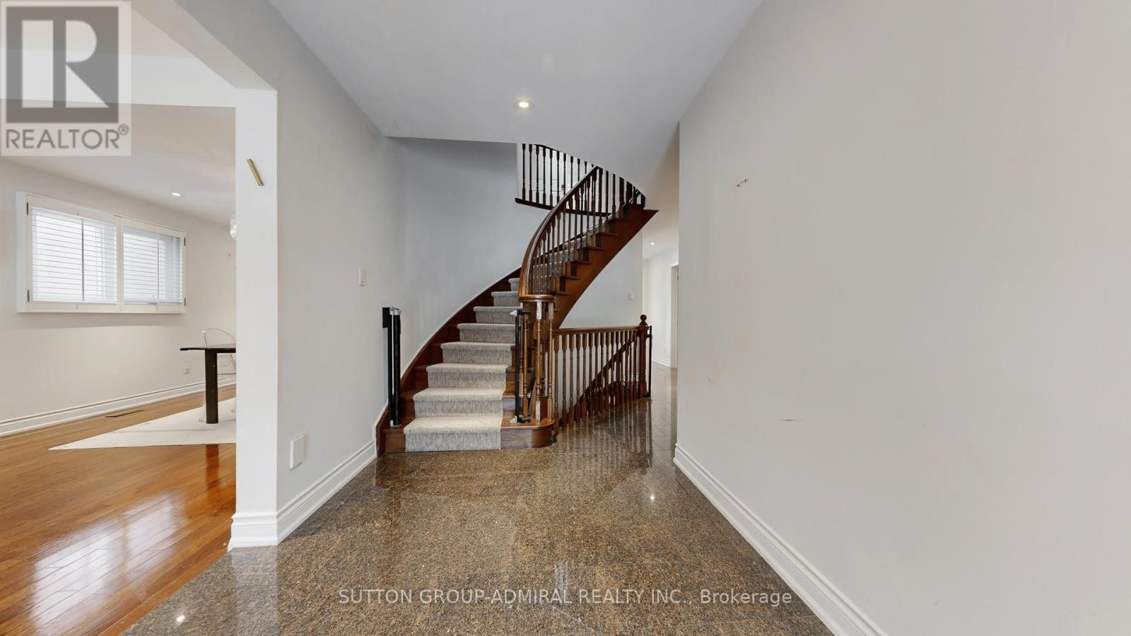 












239 ROSE GREEN DRIVE

,
Vaughan (Uplands),




Ontario
L4J4R3

