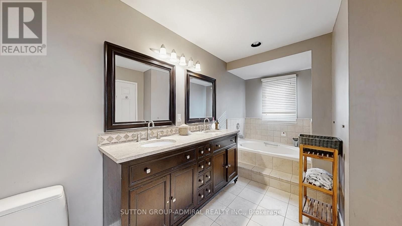 












239 ROSE GREEN DRIVE

,
Vaughan (Uplands),




Ontario
L4J4R3

