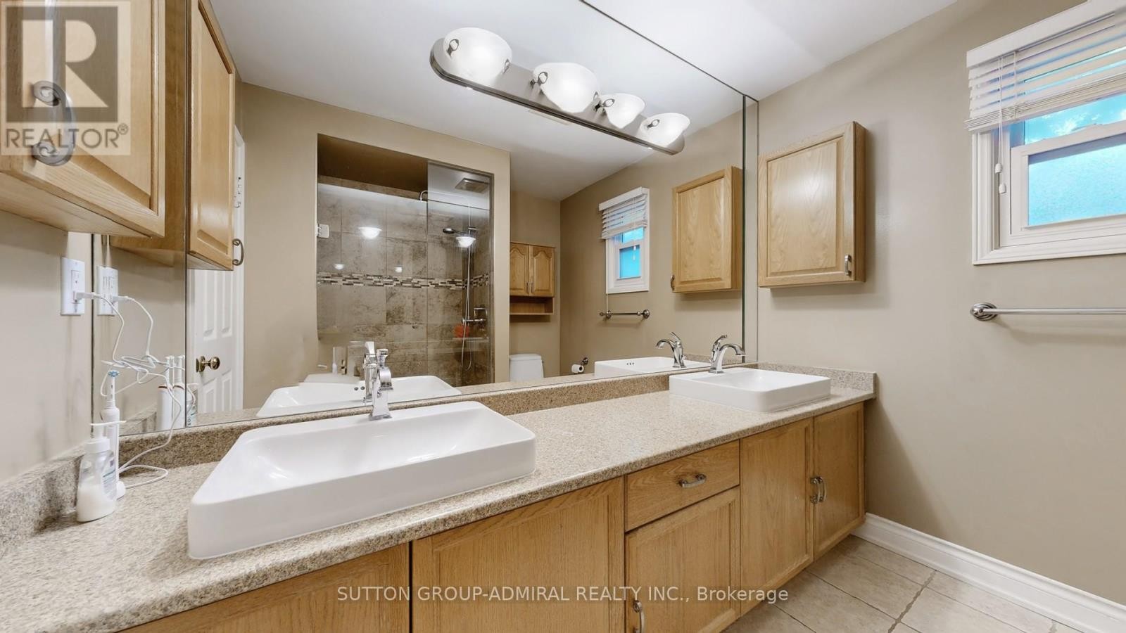 












239 ROSE GREEN DRIVE

,
Vaughan (Uplands),




Ontario
L4J4R3

