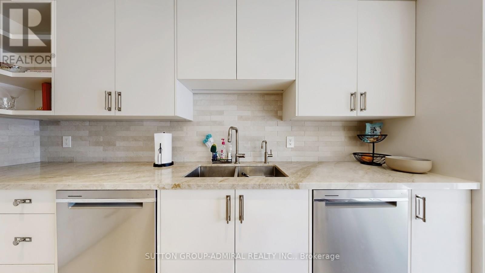 












239 ROSE GREEN DRIVE

,
Vaughan (Uplands),




Ontario
L4J4R3

