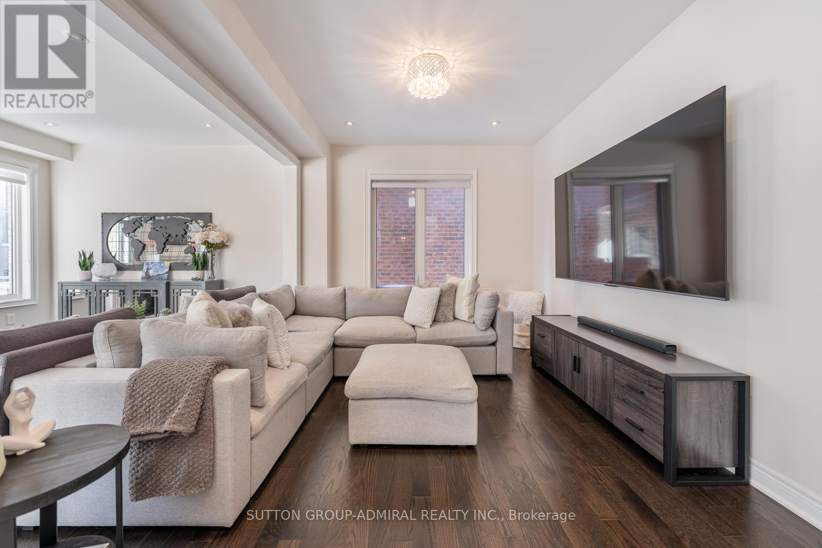 












124 MONDIAL CRESCENT

,
East Gwillimbury (Queensville),




Ontario
L9N0S2

