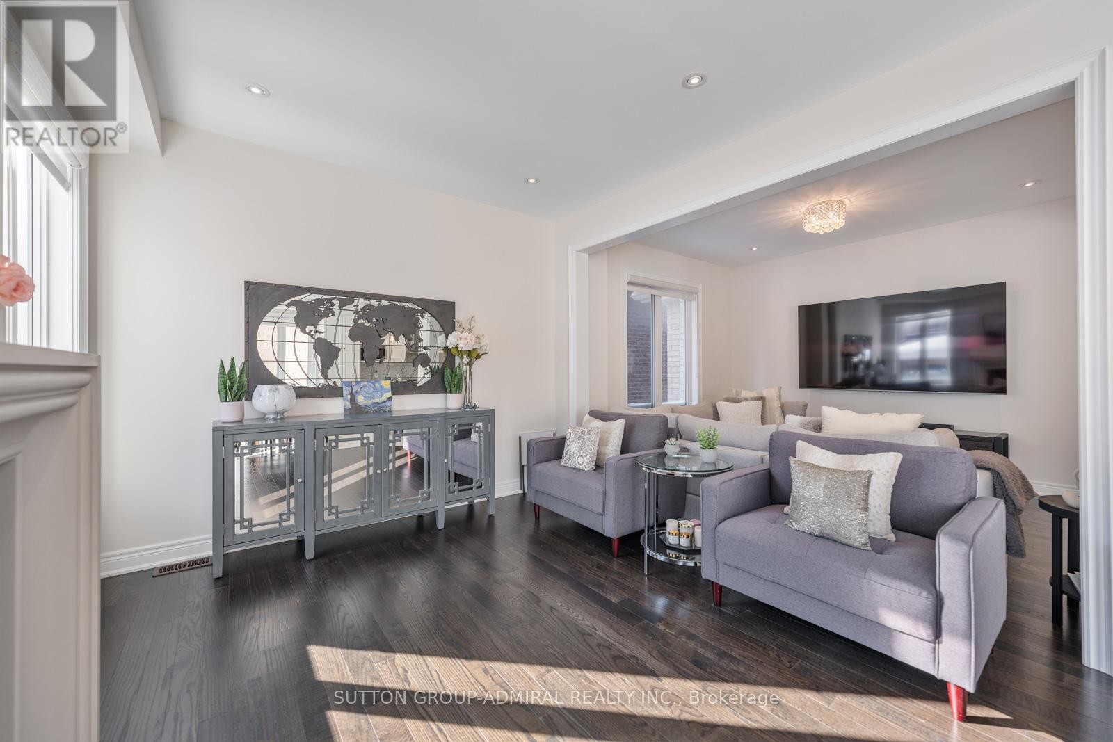 












124 MONDIAL CRESCENT

,
East Gwillimbury (Queensville),




Ontario
L9N0S2

