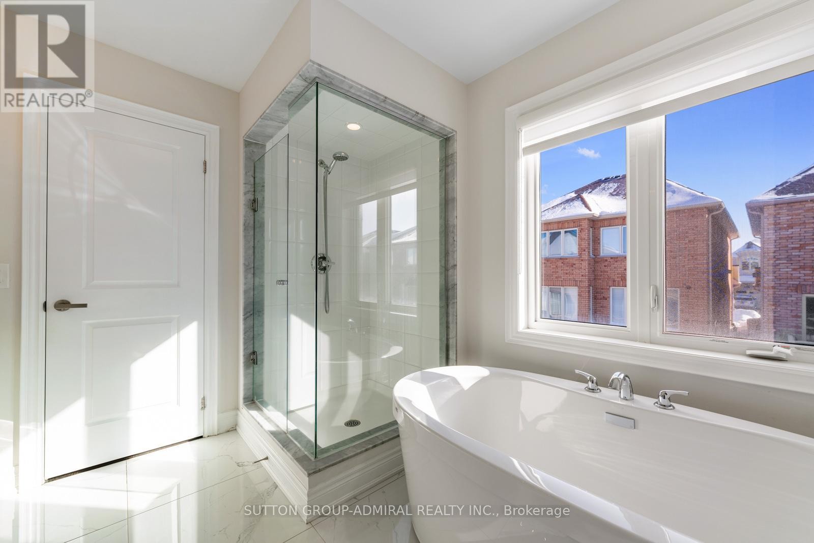 












124 MONDIAL CRESCENT

,
East Gwillimbury (Queensville),




Ontario
L9N0S2

