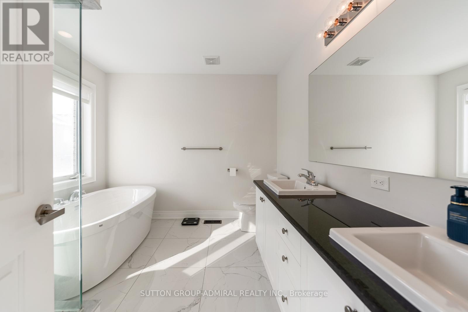 












124 MONDIAL CRESCENT

,
East Gwillimbury (Queensville),




Ontario
L9N0S2

