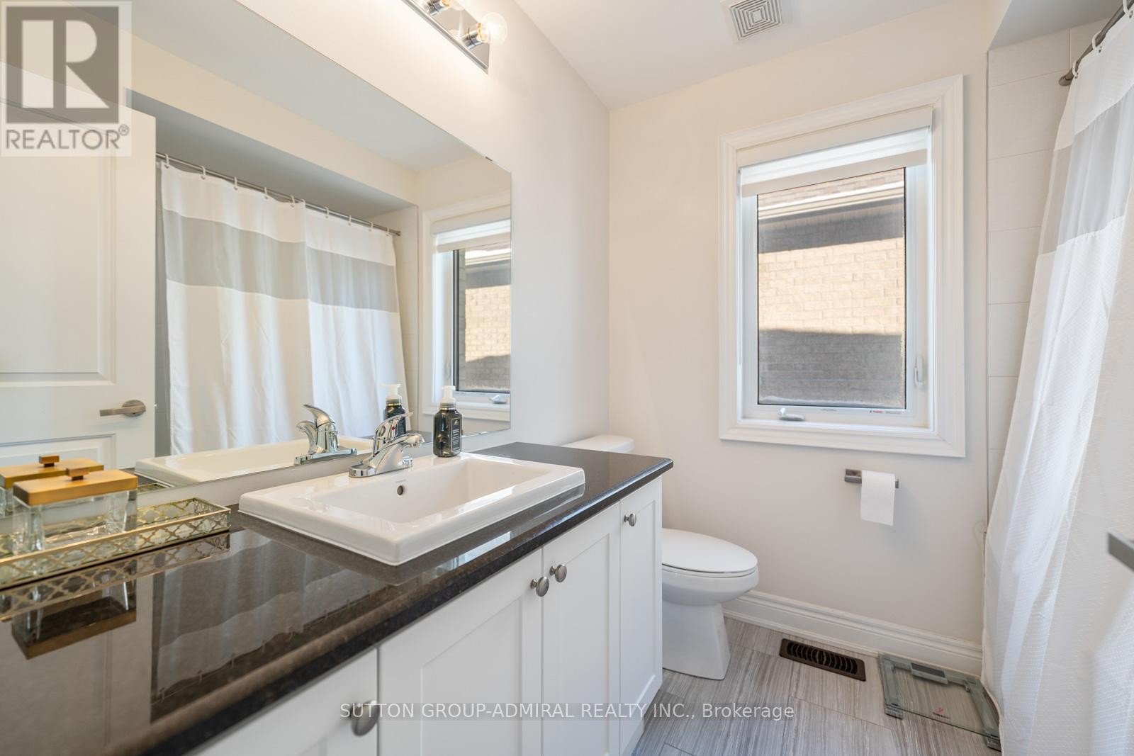 












124 MONDIAL CRESCENT

,
East Gwillimbury (Queensville),




Ontario
L9N0S2

