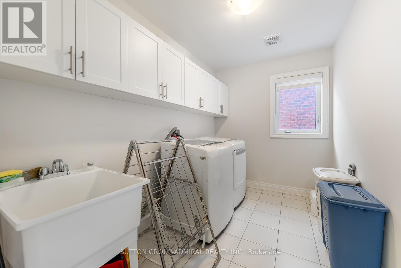 












124 MONDIAL CRESCENT

,
East Gwillimbury (Queensville),




Ontario
L9N0S2

