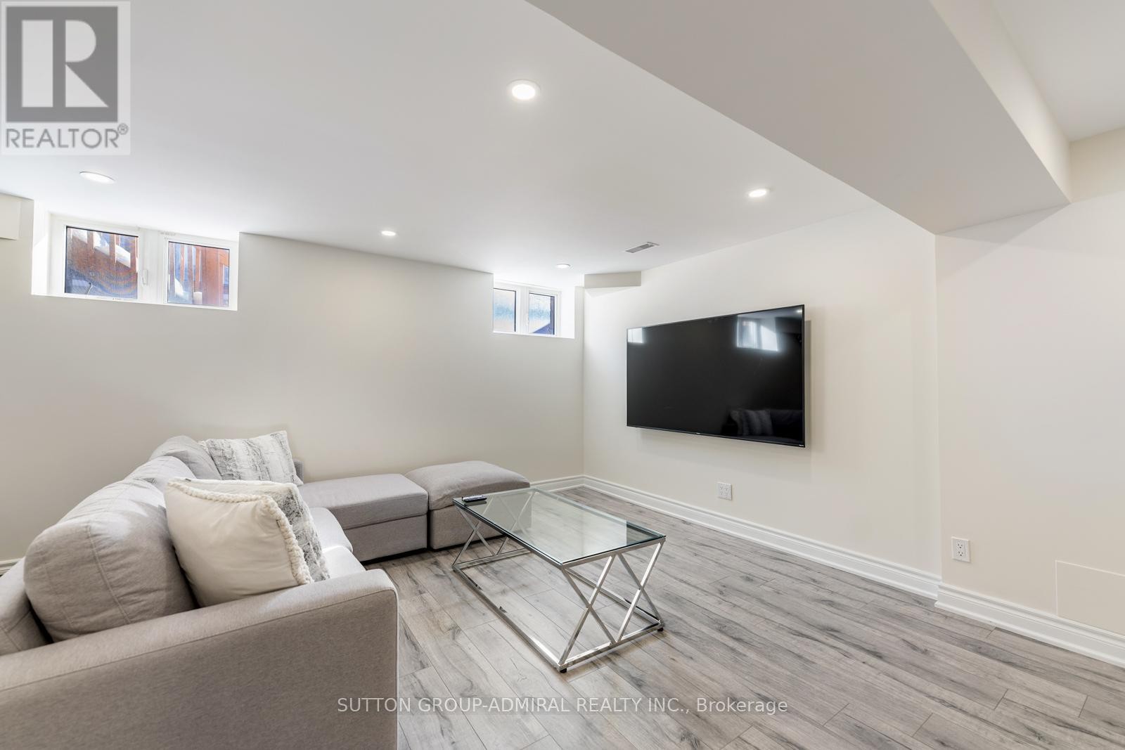 












124 MONDIAL CRESCENT

,
East Gwillimbury (Queensville),




Ontario
L9N0S2

