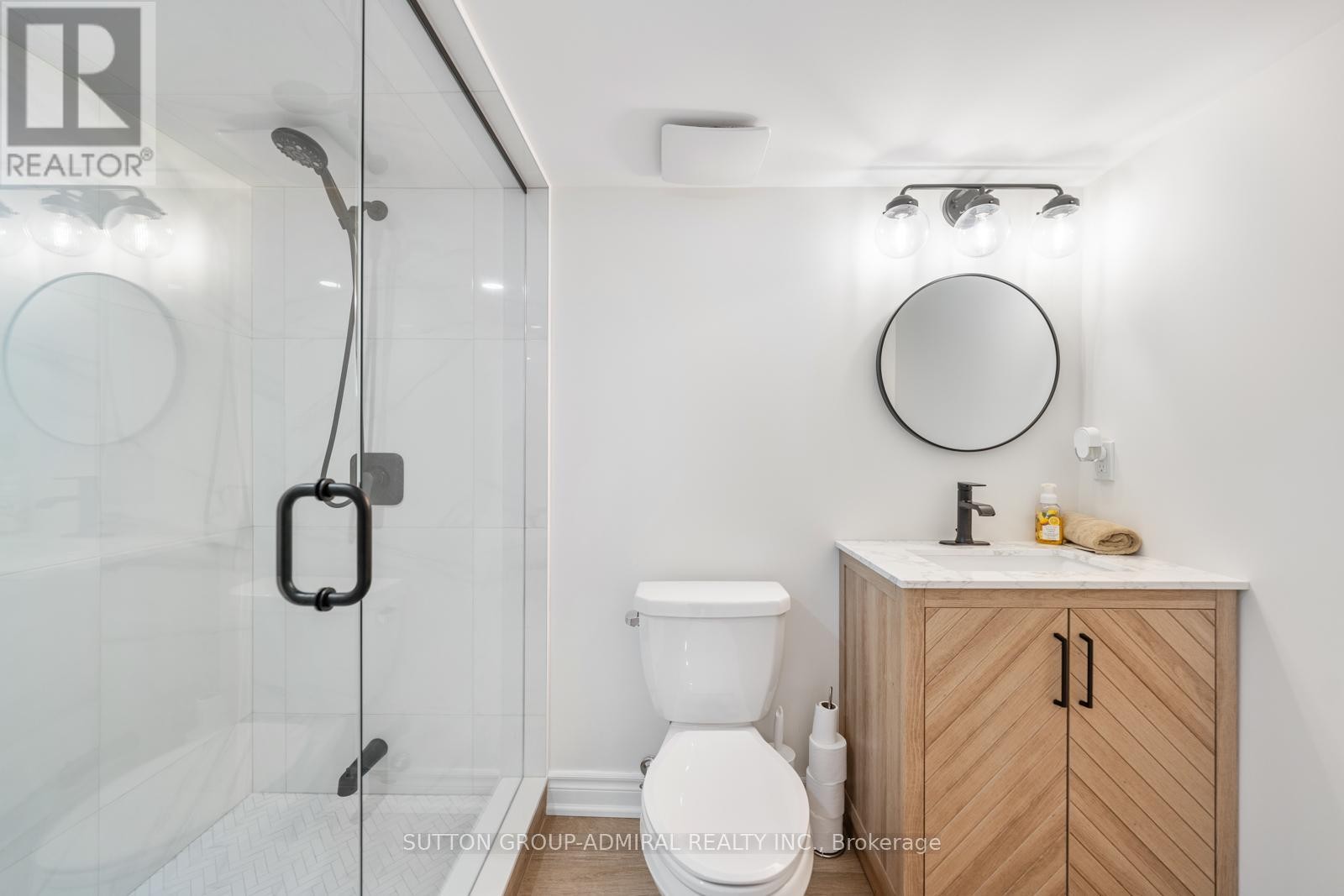 












124 MONDIAL CRESCENT

,
East Gwillimbury (Queensville),




Ontario
L9N0S2

