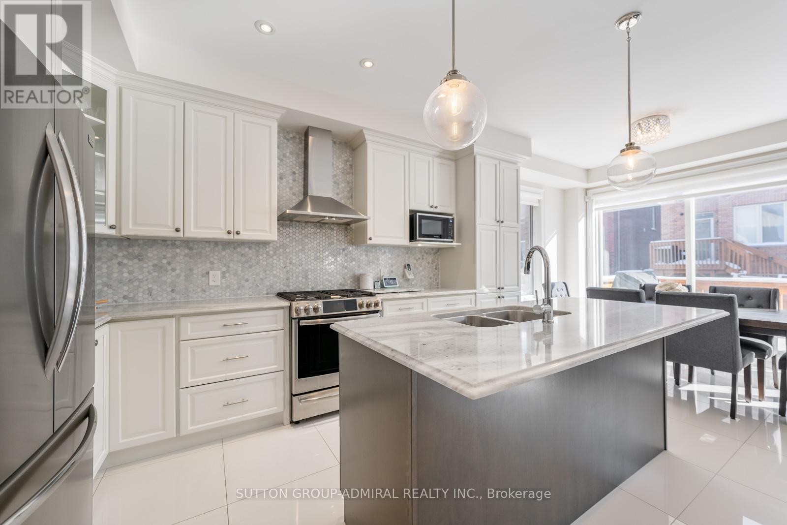 












124 MONDIAL CRESCENT

,
East Gwillimbury (Queensville),




Ontario
L9N0S2

