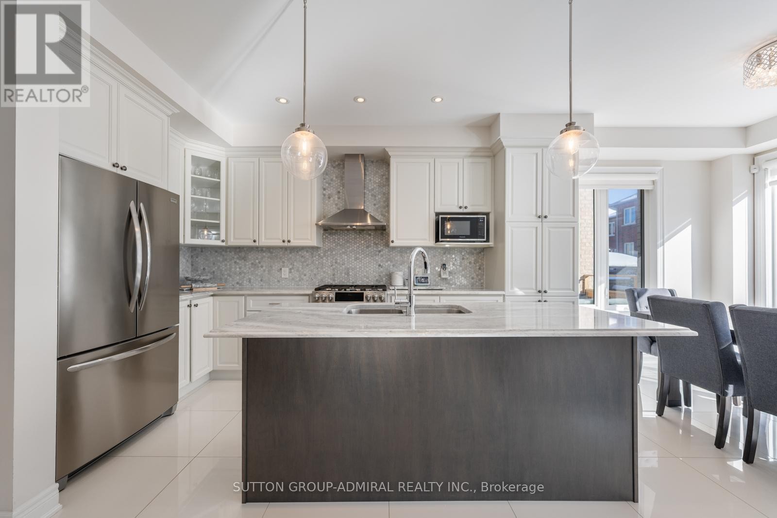 












124 MONDIAL CRESCENT

,
East Gwillimbury (Queensville),




Ontario
L9N0S2

