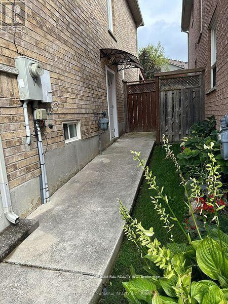 












BASEMENT - 185 RED MAPLE ROAD

,
Richmond Hill (Langstaff),




Ontario
L4B4S6

