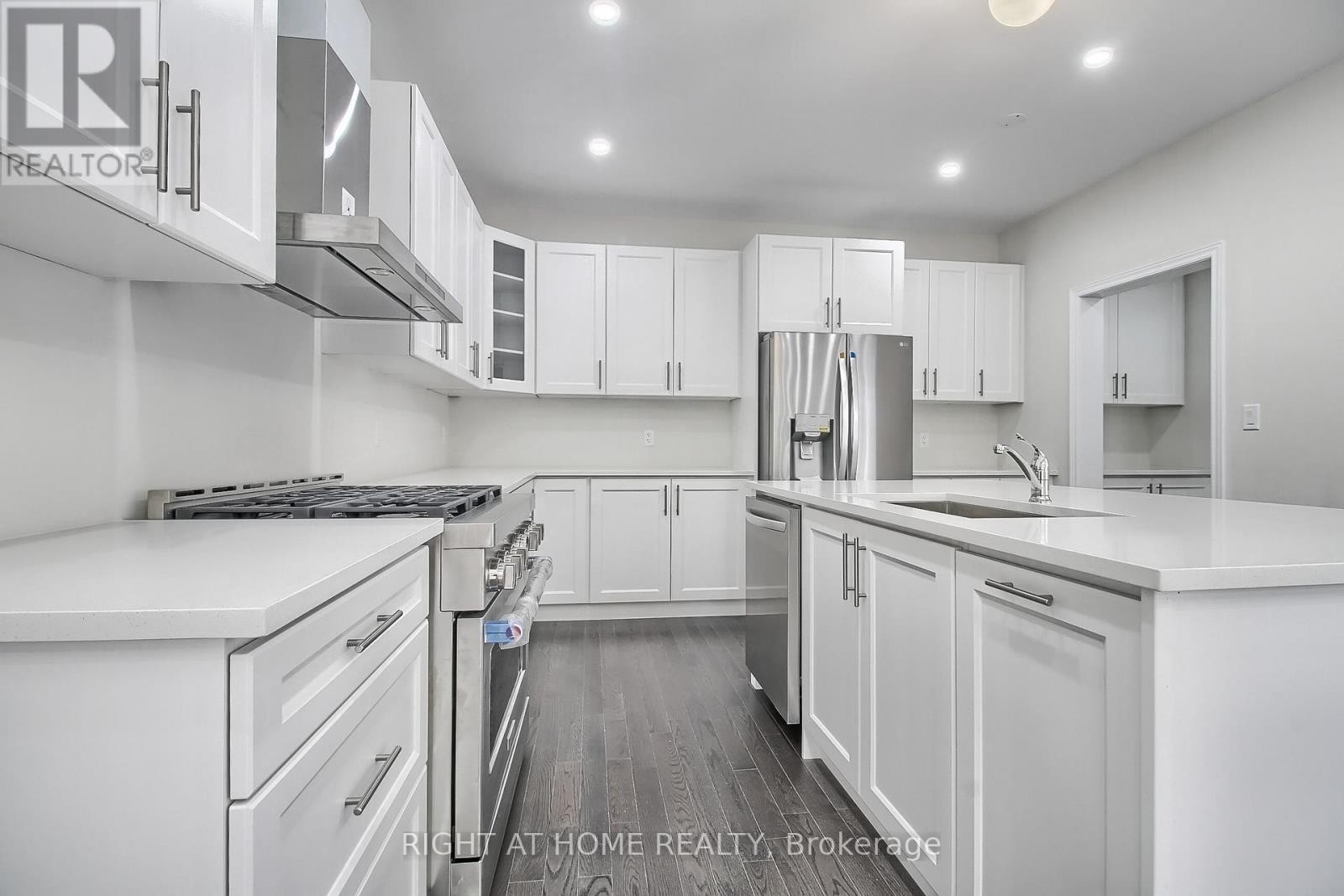 












31 DOROTHY CAINE CRESCENT

,
Georgina (Keswick South),




Ontario
L4P3E9

