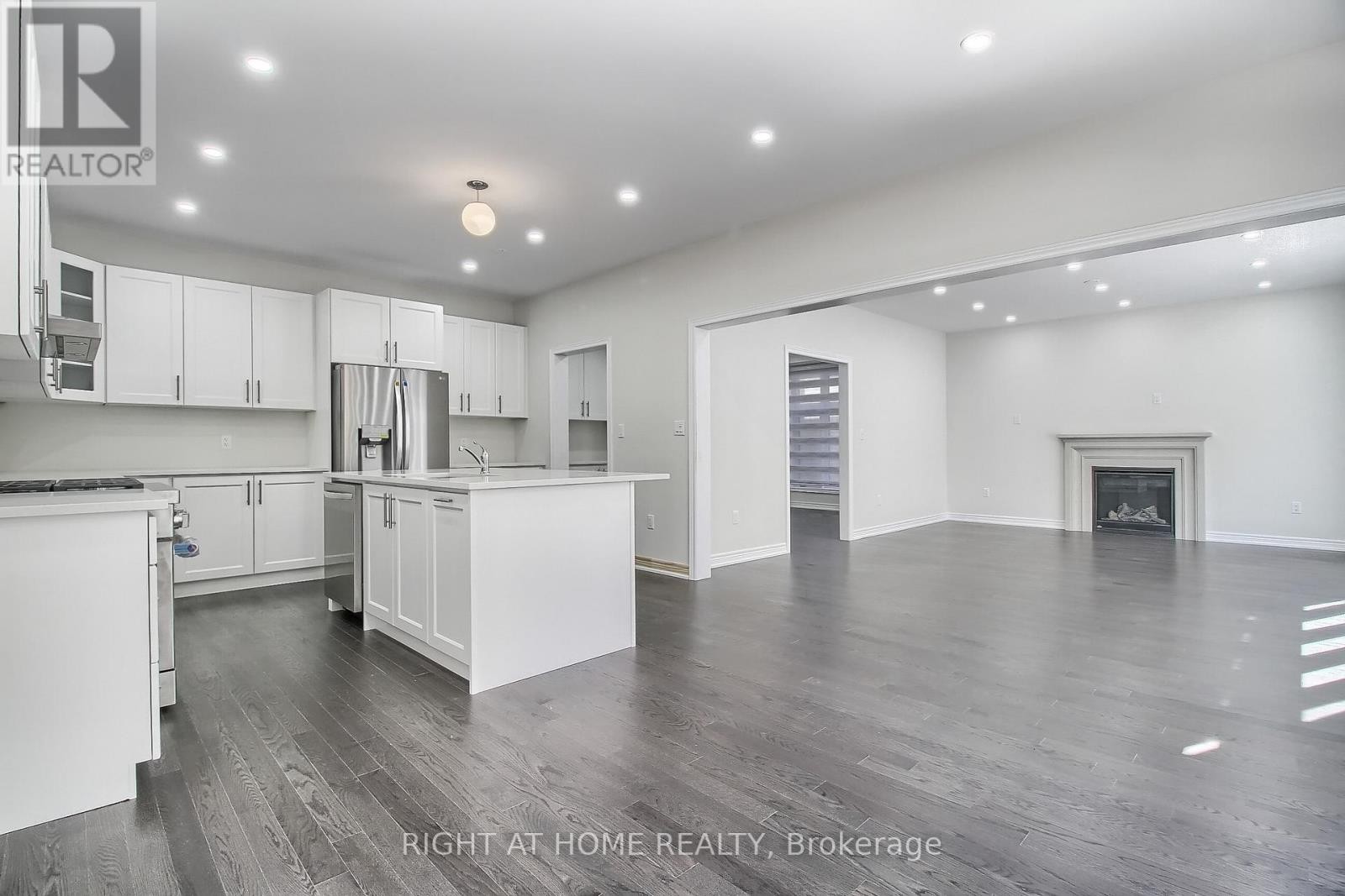 












31 DOROTHY CAINE CRESCENT

,
Georgina (Keswick South),




Ontario
L4P3E9

