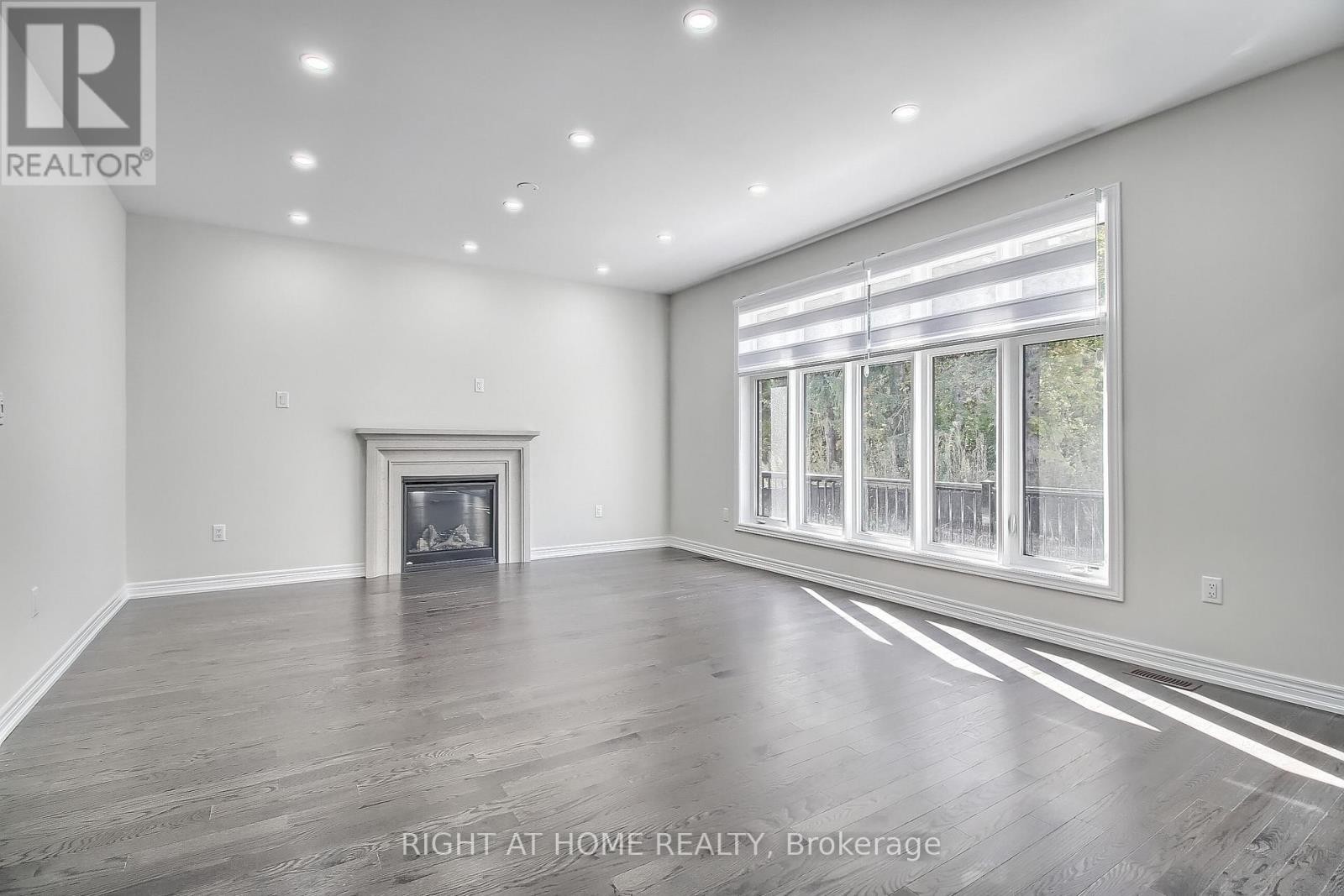 












31 DOROTHY CAINE CRESCENT

,
Georgina (Keswick South),




Ontario
L4P3E9

