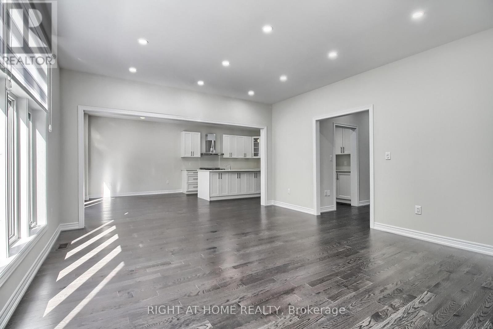 












31 DOROTHY CAINE CRESCENT

,
Georgina (Keswick South),




Ontario
L4P3E9

