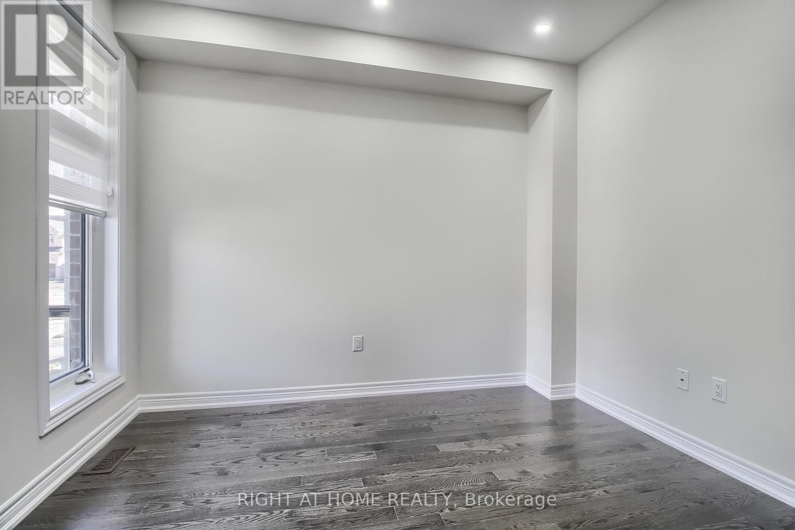 












31 DOROTHY CAINE CRESCENT

,
Georgina (Keswick South),




Ontario
L4P3E9

