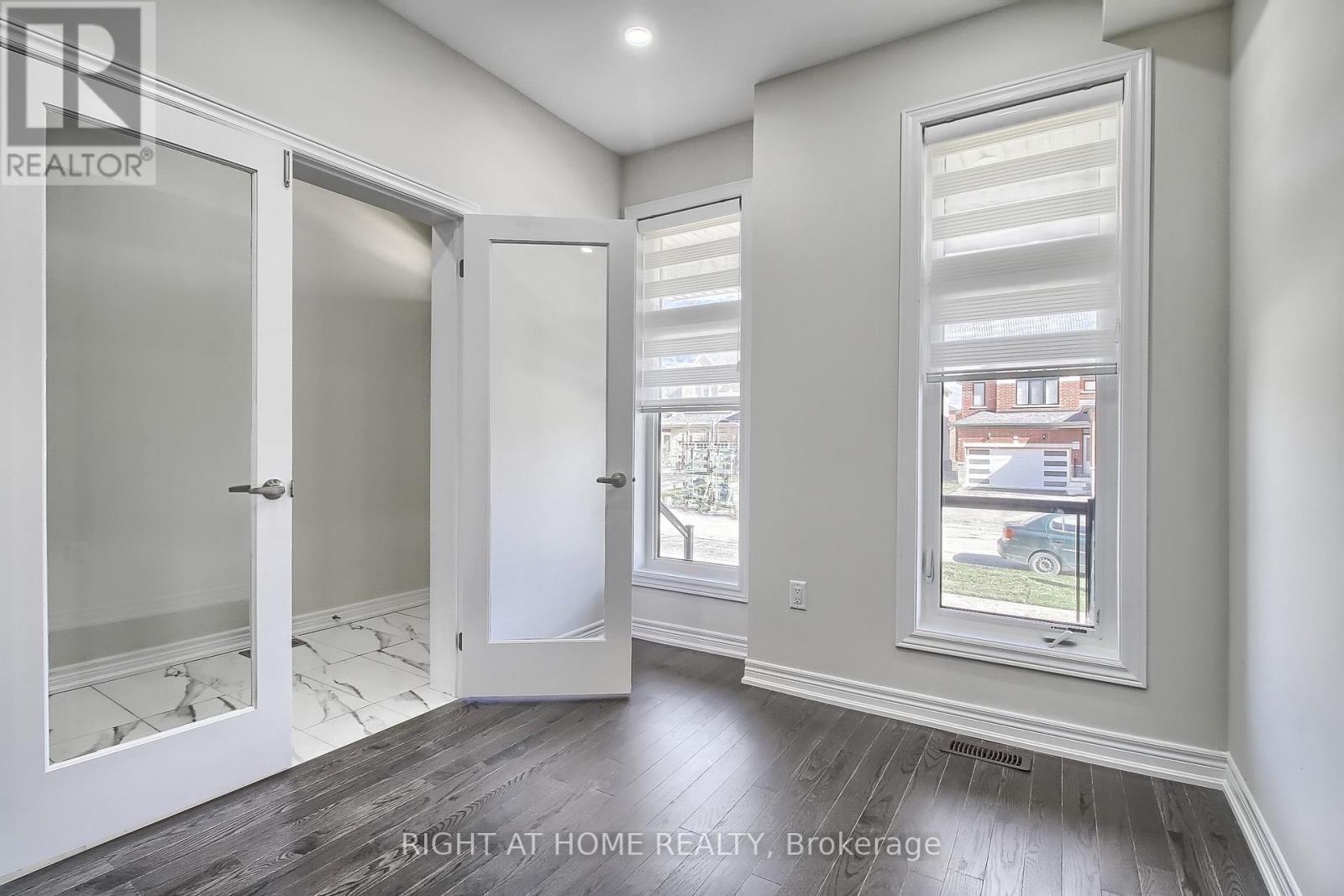 












31 DOROTHY CAINE CRESCENT

,
Georgina (Keswick South),




Ontario
L4P3E9

