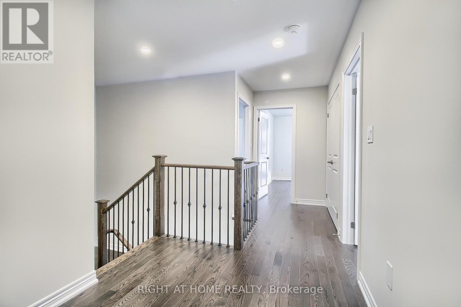 












31 DOROTHY CAINE CRESCENT

,
Georgina (Keswick South),




Ontario
L4P3E9

