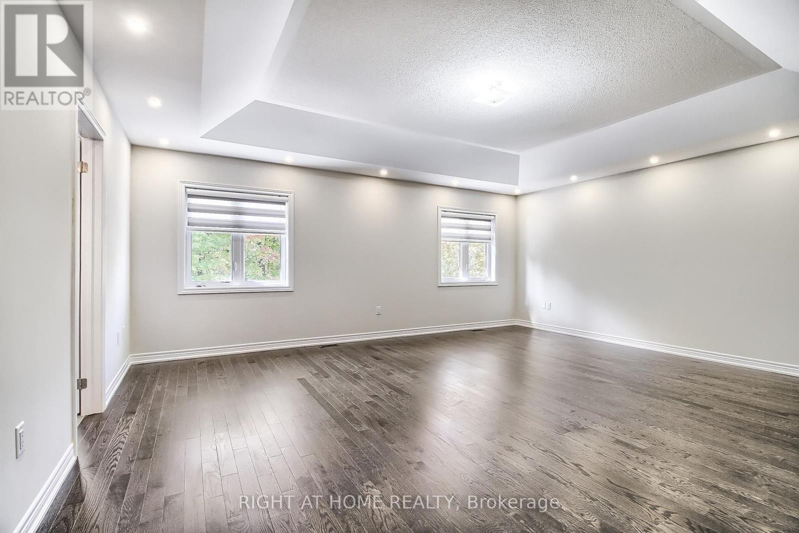 












31 DOROTHY CAINE CRESCENT

,
Georgina (Keswick South),




Ontario
L4P3E9

